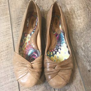 Born Twist Leather Flats Tan Sz 6